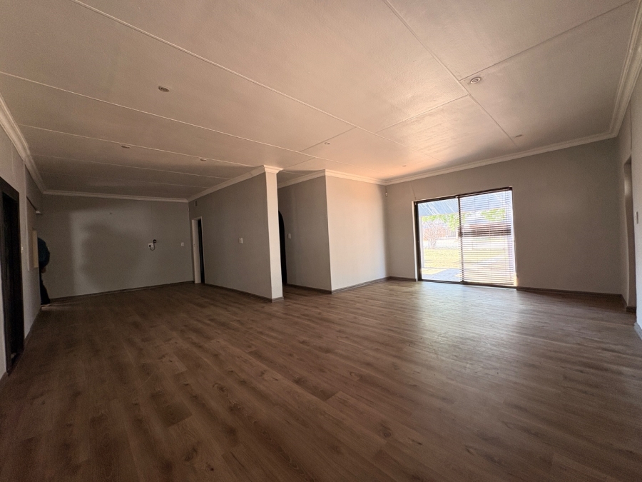 6 Bedroom Property for Sale in Wilkoppies North West